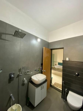 Spacious room with modern touch